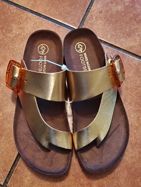 White Mountain Metallic Gold Buckle Toe-Post Sandals with Amber Accents